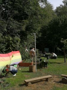 Außengelände des "Apfelbaums" winterfest machen